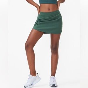 Outdoor Voices The Exercise skirt in Evergreen color size Small
